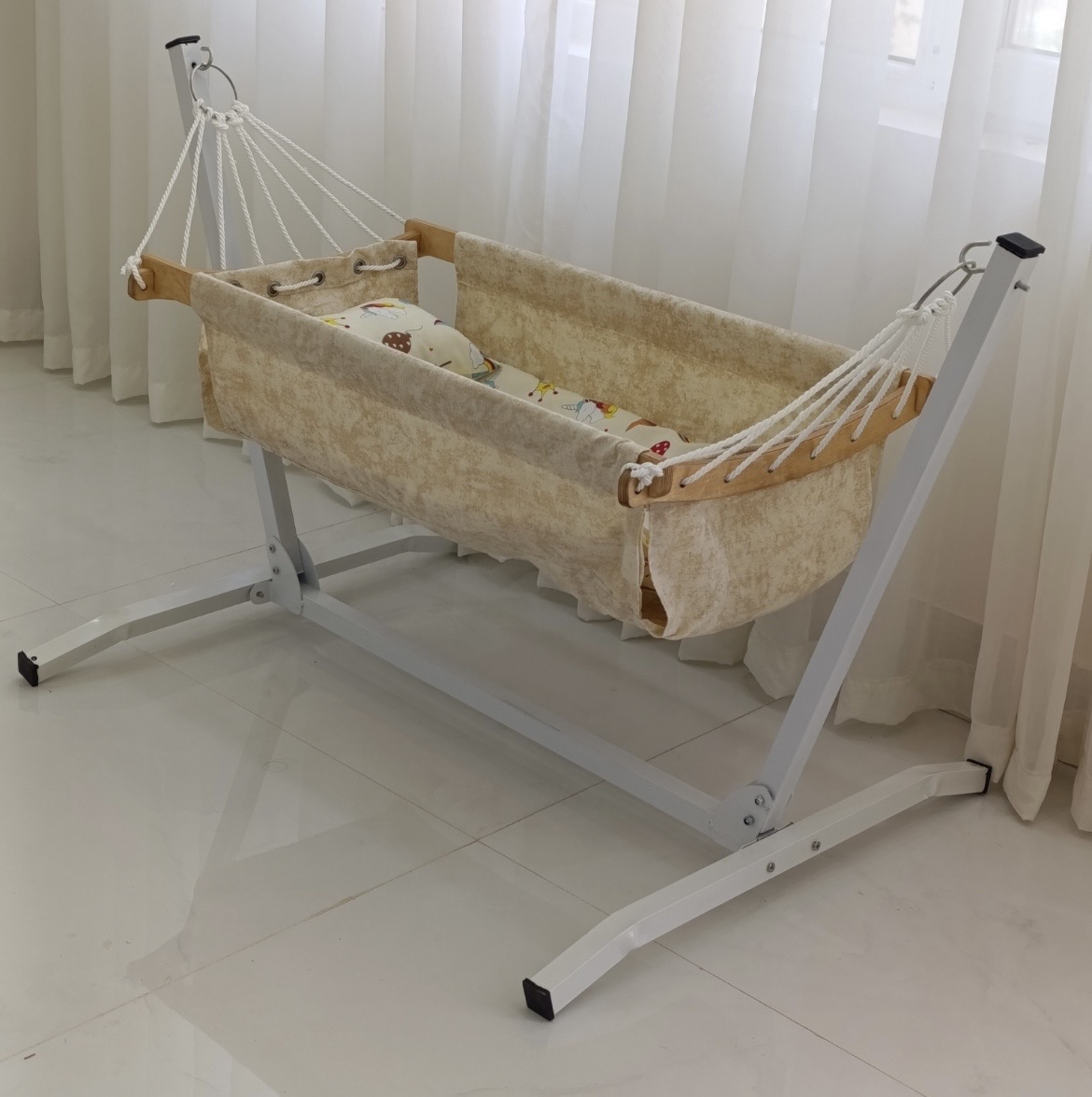 گهواره فلزی (تولیدی)